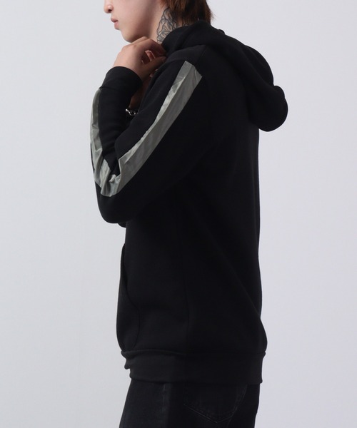 FUNALIVE（ファンアライブ）の「Sleeve line brushed pullover hoodie / 袖ライン裏起毛プルオーバーパーカー/フーディー unisex（パーカー・メンズ・ブラック・L/M）」の9枚目の写真