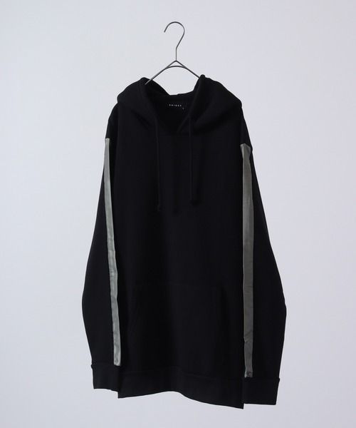 FUNALIVE（ファンアライブ）の「Sleeve line brushed pullover hoodie / 袖ライン裏起毛プルオーバーパーカー/フーディー unisex（パーカー・メンズ・ブラック・L/M）」の2枚目の写真