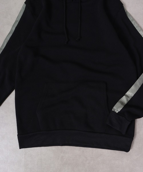 FUNALIVE（ファンアライブ）の「Sleeve line brushed pullover hoodie / 袖ライン裏起毛プルオーバーパーカー/フーディー unisex（パーカー・メンズ・ブラック・L/M）」の5枚目の写真