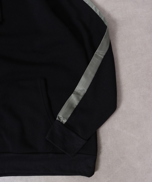 FUNALIVE（ファンアライブ）の「Sleeve line brushed pullover hoodie / 袖ライン裏起毛プルオーバーパーカー/フーディー unisex（パーカー・メンズ・ブラック・L/M）」の6枚目の写真