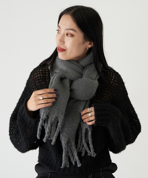 COLONY 2139（コロニートゥーワンスリーナイン）の「静電気防止バルキーフリンジストール（ストール/ショール・レディース・チャコールグレー/ブルー/アイボリー/イエロー・FREE）」の3枚目の写真