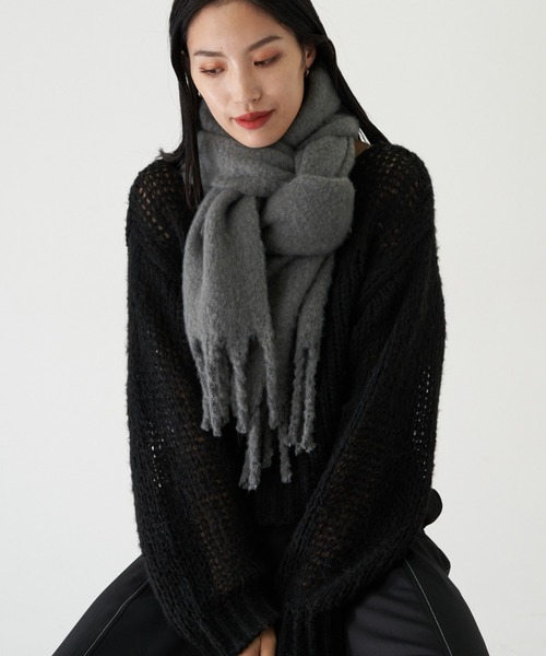 COLONY 2139（コロニートゥーワンスリーナイン）の「静電気防止バルキーフリンジストール（ストール/ショール・レディース・チャコールグレー/ブルー/アイボリー/イエロー・FREE）」の15枚目の写真