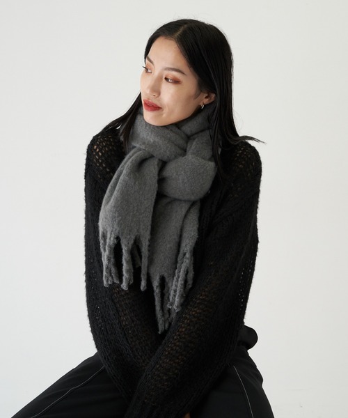 COLONY 2139（コロニートゥーワンスリーナイン）の「静電気防止バルキーフリンジストール（ストール/ショール・レディース・チャコールグレー/ブルー/アイボリー/イエロー・FREE）」の14枚目の写真