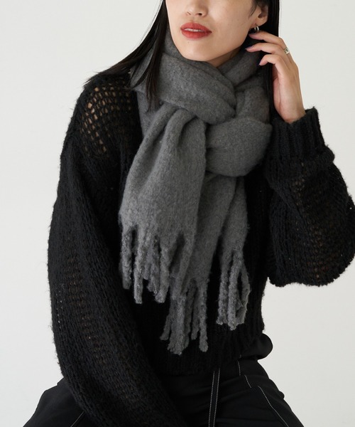 COLONY 2139（コロニートゥーワンスリーナイン）の「静電気防止バルキーフリンジストール（ストール/ショール・レディース・チャコールグレー/ブルー/アイボリー/イエロー・FREE）」の13枚目の写真