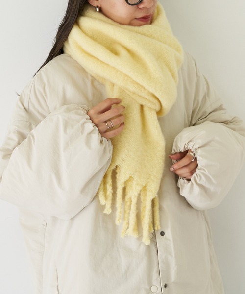 COLONY 2139（コロニートゥーワンスリーナイン）の「静電気防止バルキーフリンジストール（ストール/ショール・レディース・チャコールグレー/ブルー/アイボリー/イエロー・FREE）」の21枚目の写真