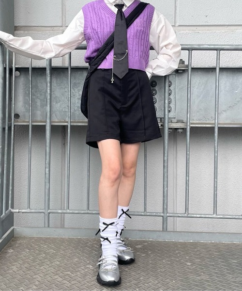 SPINNS（スピンズ）の「リボン付き ルーズソックス（ソックス/靴下・レディース・ホワイト×ブラック/ブラック×シルバー・ONESIZE）」の5枚目の写真