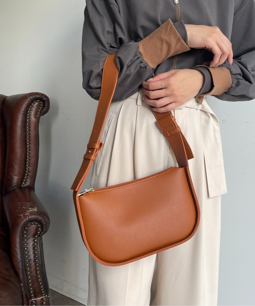 Thevon（ゼボン）の「ムーン合皮ショルダーバッグ（ショルダーバッグ・レディース・ブラック/ブラウン/ベージュ・FREE）」の14枚目の写真