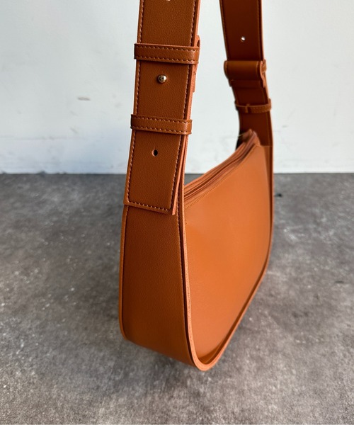 Thevon（ゼボン）の「ムーン合皮ショルダーバッグ（ショルダーバッグ・レディース・ブラック/ブラウン/ベージュ・FREE）」の20枚目の写真