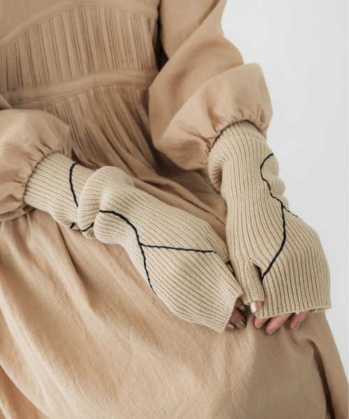 CONTROL FREAK / CTFK（コントロールフリーク）の「CONTROL FREAK(コントロールフリーク)ラインリブニットグローブ（アームカバー・レディース・ベージュ/グリーン/グレー/ブルー・FREE）」の3枚目の写真