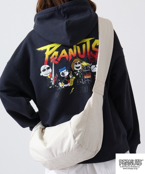 PEANUTS(ピーナッツ)の「PEANUTS スヌーピー ヘビーウェイト ロック スウェット パーカー(パーカー・レディース・ブラック/ネイビー系1/アイボリー系1/アイボリー系2/ブラック系2/ネイビー/ネイビー系2/アイボリー/ブラック系1・L/M/LL)」の21枚目の写真