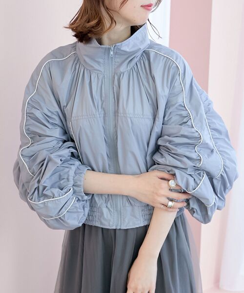 MAJESTIC LEGON(マジェスティックレゴン)の「ラインショートブルゾン(ブルゾン・レディース・グレー/アイボリー/ピンク・MEDIUM)」の1枚目の写真
