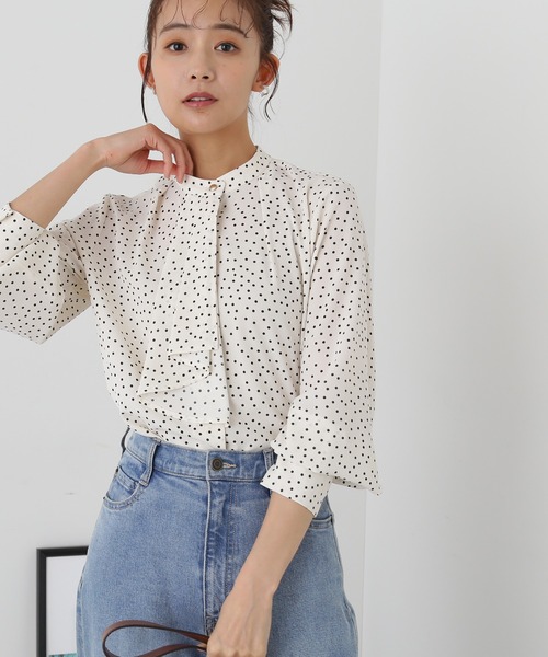 N.(N. Natural Beauty Basic)(エヌエヌナチュラルビューティーベーシック)の「◆フリルタイロングスリーブブラウス(シャツ/ブラウス・レディース・ネイビー/オフホワイト/ブルー/ドット/イエロー・MEDIUM)」の1枚目の写真