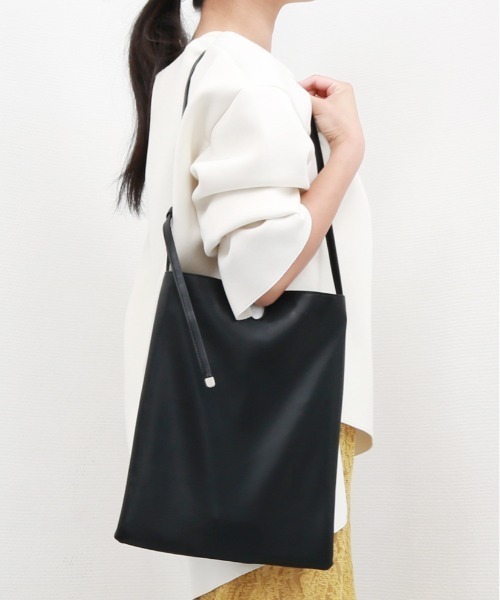kakatoo（カカトゥ）の「カカトゥ kakatoo / フリーショルダートールバッグ（トートバッグ・レディース・ブラック/アイボリー・FREE）」の2枚目の写真