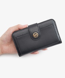 ☆新品☆タブ ポケット ビルフォールド ミディアム マイケルコース ブラック MICHAEL KORS（マイケルコース）の「MK CHARM タブ ポケット