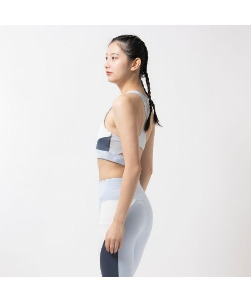 Reebok（リーボック）の「ラックス レーサーバック カラーブロック ブラトップ / LUX RACER BRA - CB（スポーツブラ・レディース・ライトブルー/ブラック/ベージュ・XX-LARGE/X-LARGE/LARGE/MEDIUM/SMALL/X-SMALL）」の12枚目の写真