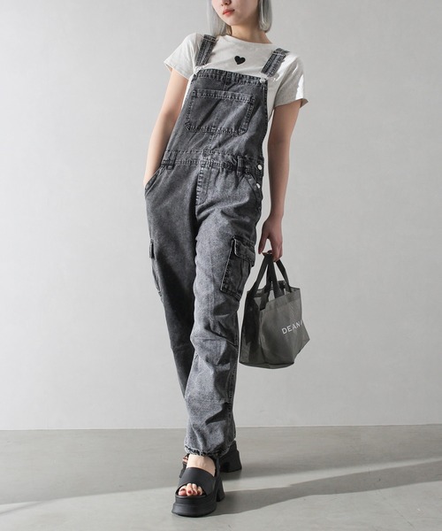 SpRay（スプレイ）の「デニムカーゴサロペット（サロペット/オーバーオール・レディース・ブラック系その他/ブルー系その他2/ブルー系その他・FREE）」の4枚目の写真