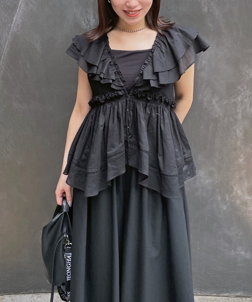 STUDIOUS - MECRE フリルネックフロントホックブラウス BLACK Fサイズ MECRE（メクル）の「フリルネックフロントホックブラウス（シャツ