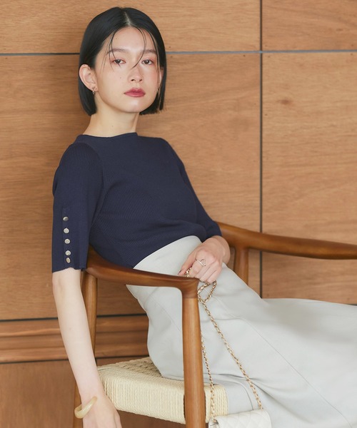 RUIRUE BOUTIQUE(ルイルエブティック)の「洗える UVカット | 選べるデザインボタンハーフスリーブリブサマーニット半袖 | ボートネック トップス リブニット ベーシック シンプル メタルボタン パールボタン(ニット/セーター・レディース・ネイビー/ブルー系1/ブラウン/グリーン/ブラック系1/アイボリー系1/ブラック/ライトグレー系1・M/L)」の7枚目の写真