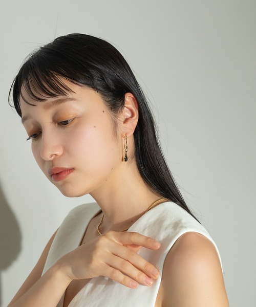 voov（ブーブ）の「ニュアンス ライン フック ピアス（ピアス（両耳用）・レディース・シルバー/ゴールド・フリー）」の3枚目の写真