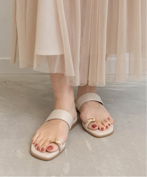 RANDA(ランダ)の「サムリングゴールドパーツ トングサンダル(サンダル・レディース・ブラウン/アイボリー/ブラック・S/M/L/LL)」の7枚目の写真