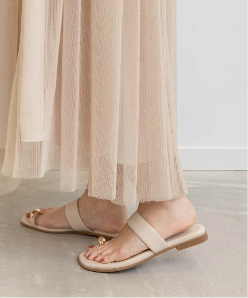 RANDA(ランダ)の「サムリングゴールドパーツ トングサンダル(サンダル・レディース・ブラウン/アイボリー/ブラック・S/M/L/LL)」の8枚目の写真