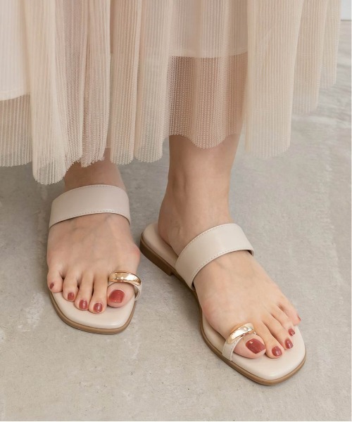 RANDA(ランダ)の「サムリングゴールドパーツ トングサンダル(サンダル・レディース・ブラウン/アイボリー/ブラック・S/M/L/LL)」の9枚目の写真