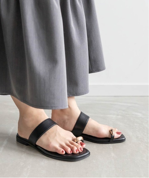 RANDA(ランダ)の「サムリングゴールドパーツ トングサンダル(サンダル・レディース・ブラウン/アイボリー/ブラック・S/M/L/LL)」の14枚目の写真