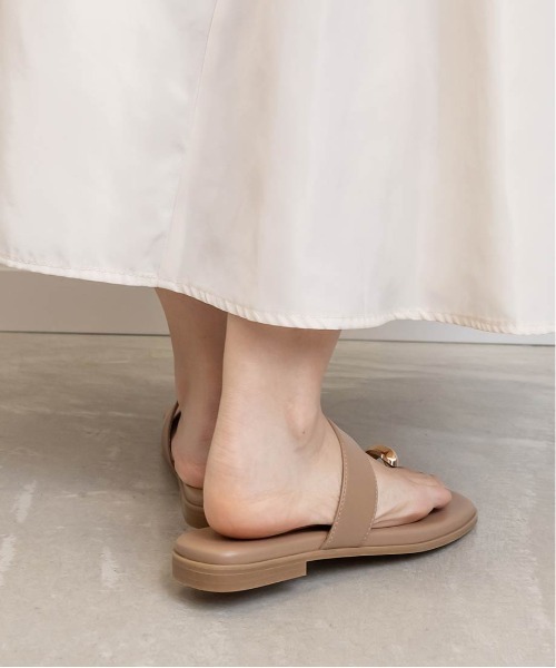 RANDA(ランダ)の「サムリングゴールドパーツ トングサンダル(サンダル・レディース・ブラウン/アイボリー/ブラック・S/M/L/LL)」の21枚目の写真