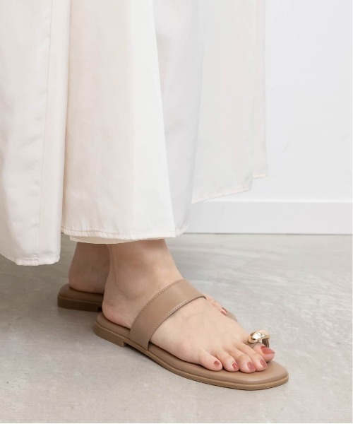 RANDA(ランダ)の「サムリングゴールドパーツ トングサンダル(サンダル・レディース・ブラウン/アイボリー/ブラック・S/M/L/LL)」の22枚目の写真