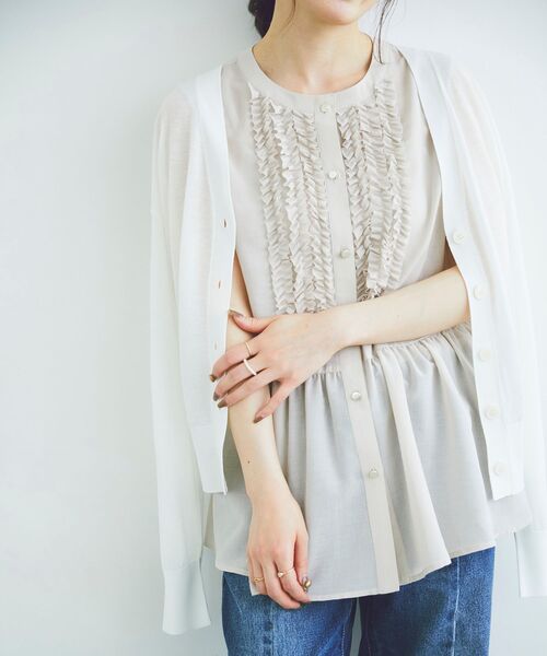 le.coeur blanc（ルクールブラン）の「フロントフリルペプラムブラウス（シャツ/ブラウス・レディース・アイボリー/ブラック・38）」の15枚目の写真