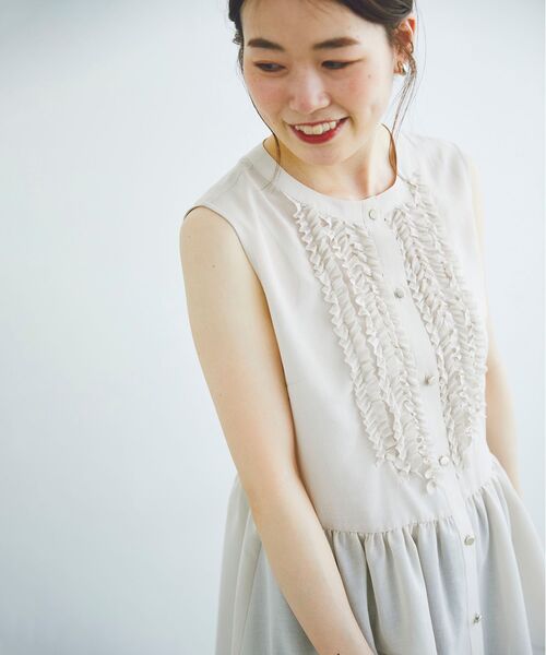 le.coeur blanc（ルクールブラン）の「フロントフリルペプラムブラウス（シャツ/ブラウス・レディース・アイボリー/ブラック・38）」の13枚目の写真