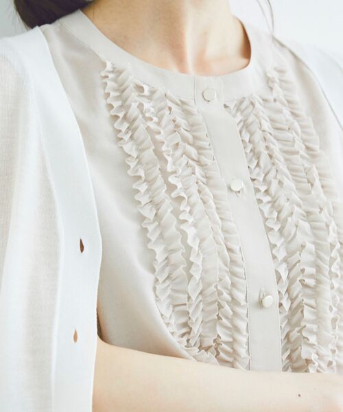 le.coeur blanc（ルクールブラン）の「フロントフリルペプラムブラウス（シャツ/ブラウス・レディース・アイボリー/ブラック・38）」の12枚目の写真