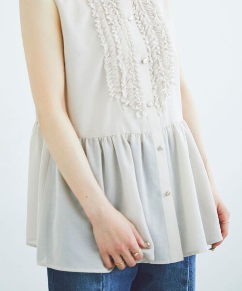 le.coeur blanc（ルクールブラン）の「フロントフリルペプラムブラウス（シャツ/ブラウス・レディース・アイボリー/ブラック・38）」の10枚目の写真