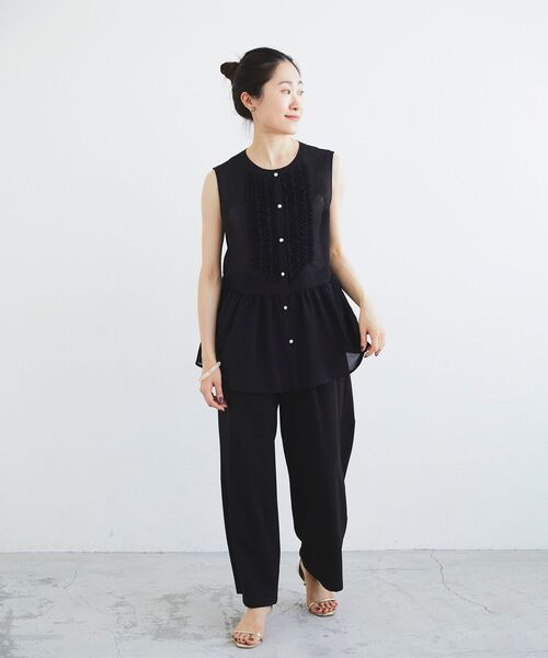 le.coeur blanc（ルクールブラン）の「フロントフリルペプラムブラウス（シャツ/ブラウス・レディース・アイボリー/ブラック・38）」の6枚目の写真