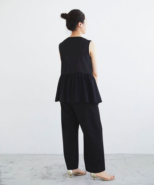 le.coeur blanc（ルクールブラン）の「フロントフリルペプラムブラウス（シャツ/ブラウス・レディース・アイボリー/ブラック・38）」の5枚目の写真