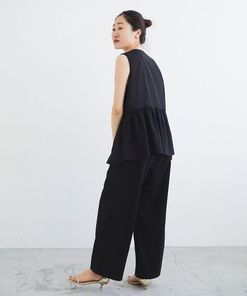 le.coeur blanc（ルクールブラン）の「フロントフリルペプラムブラウス（シャツ/ブラウス・レディース・アイボリー/ブラック・38）」の4枚目の写真