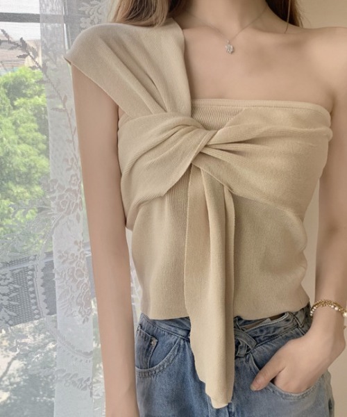 deux amour（ドゥーザムール）の「アシメデザイン前ひねりベアトップ（Tシャツ/カットソー・レディース・ベージュ/ホワイト/ブラック・FREE）」の7枚目の写真