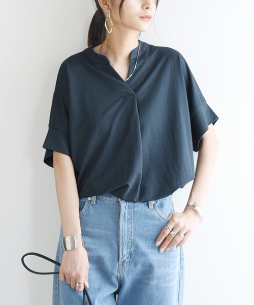 and it_（アンドイット）の「ひんやりフロントタックプルオーバー トップス（Tシャツ/カットソー・レディース・ベージュ/オフホワイト・M/L）」の6枚目の写真