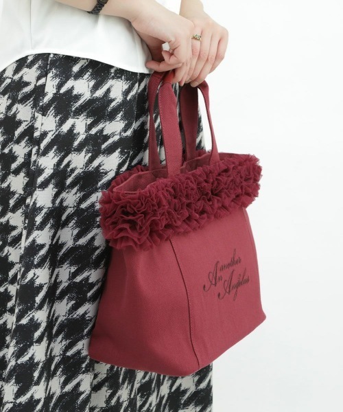 an another angelus（アンアナザーアンジェラス）の「ボリュームチュールフリルキャンバストート/ananotherangelus（トートバッグ・レディース・レッド/ピンクベージュ/グレー・FREE）」の4枚目の写真