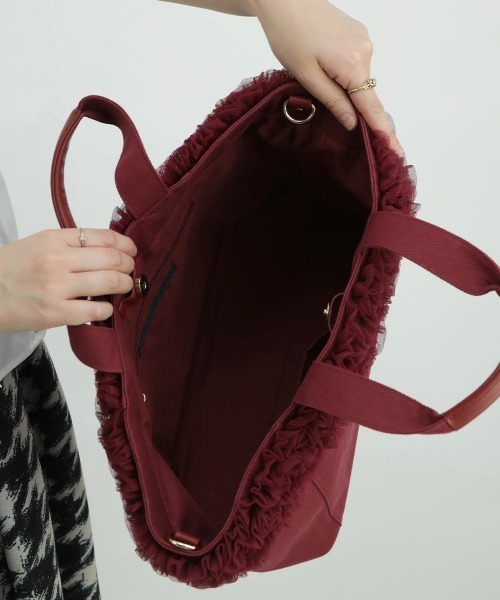 an another angelus（アンアナザーアンジェラス）の「ボリュームチュールフリルキャンバストート/ananotherangelus（トートバッグ・レディース・レッド/ピンクベージュ/グレー・FREE）」の5枚目の写真