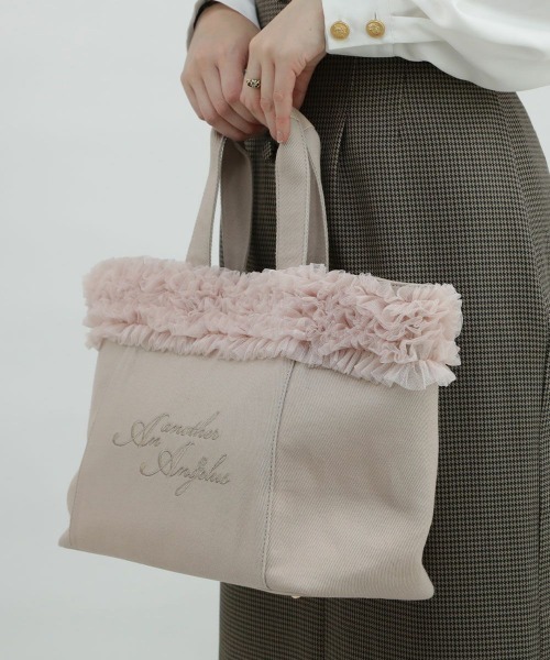 an another angelus（アンアナザーアンジェラス）の「ボリュームチュールフリルキャンバストート/ananotherangelus（トートバッグ・レディース・レッド/ピンクベージュ/グレー・FREE）」の7枚目の写真