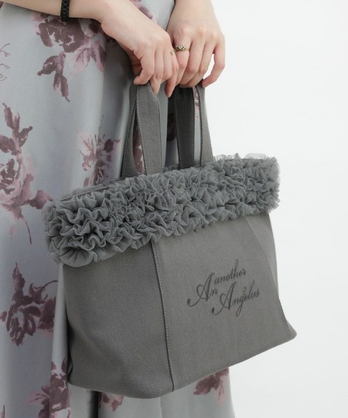 an another angelus（アンアナザーアンジェラス）の「ボリュームチュールフリルキャンバストート/ananotherangelus（トートバッグ・レディース・レッド/ピンクベージュ/グレー・FREE）」の9枚目の写真