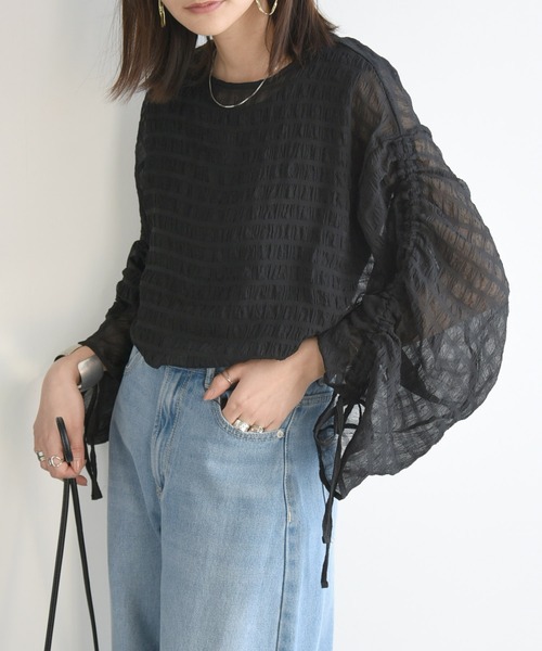 and it_(アンドイット)の「シャーリングスリーブぽこぽこシアープルオーバー(シャツ/ブラウス・レディース・オフホワイト/ブラック・M)」の9枚目の写真