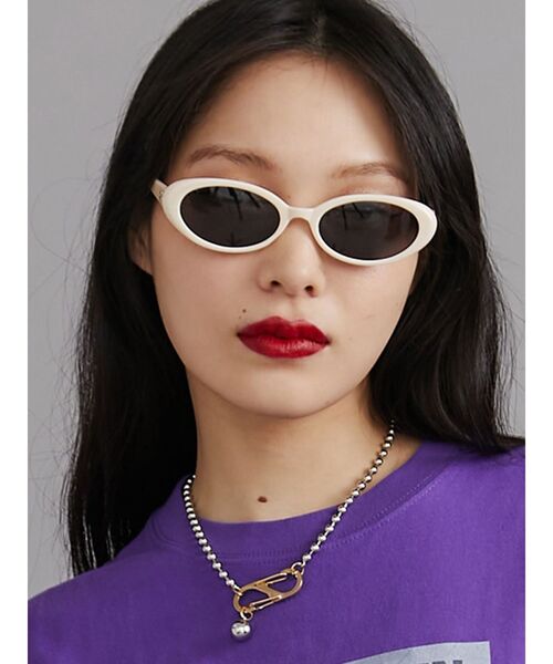 jouetie（ジュエティ）の「オーバルファッショングラス（サングラス・レディース・ブラック/アイボリー・FREE）」の4枚目の写真