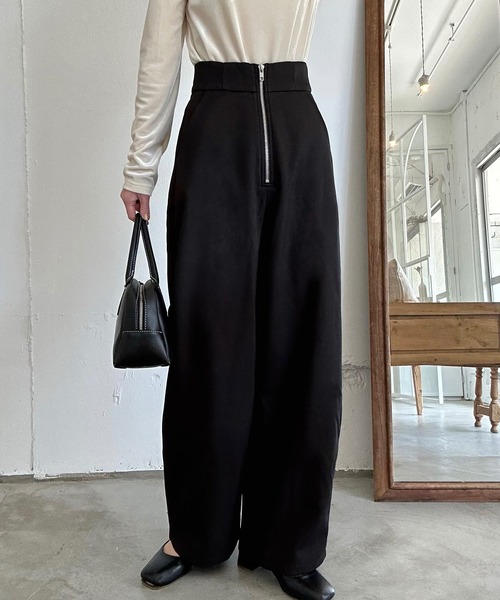 LAUIR（ラウアー）の「裏起毛ハイウエストジップカーブパンツ[高身長サイズMT有り]（スラックス・レディース・ブラック/チャコール/アイボリー・MEDIUM/MT/LARGE）」の4枚目の写真