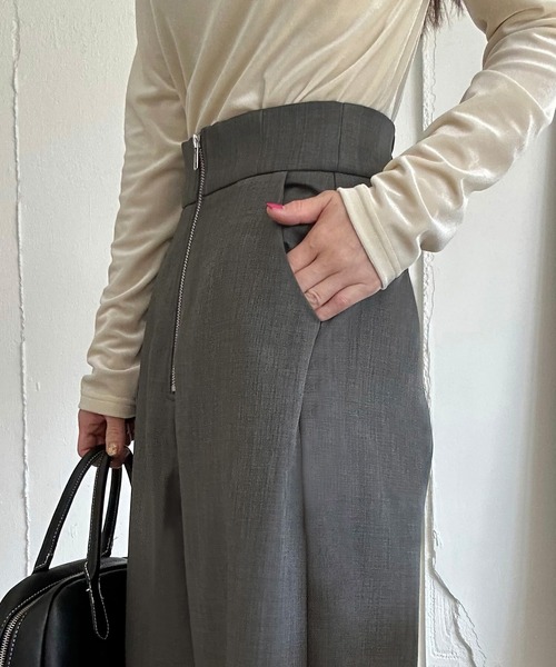 LAUIR（ラウアー）の「裏起毛ハイウエストジップカーブパンツ[高身長サイズMT有り]（スラックス・レディース・ブラック/チャコール/アイボリー・MEDIUM/MT/LARGE）」の11枚目の写真