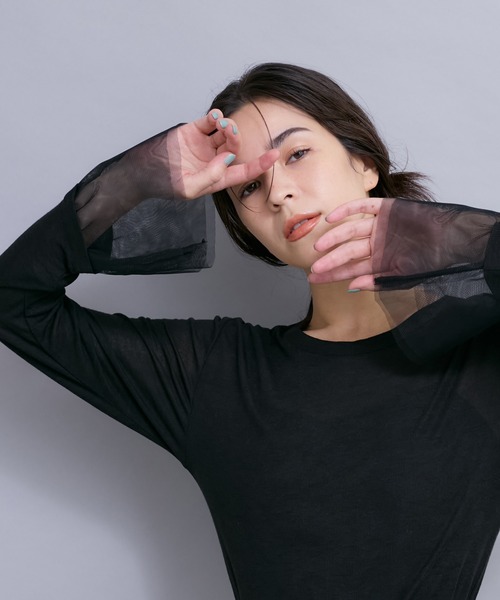 le cercle ADAM ET ROPE'(ルセルクルアダムエロペ)の「袖チュールカットソー(Tシャツ/カットソー・レディース・グリーン系その他2/ブラック/ホワイト・FREE)」の4枚目の写真