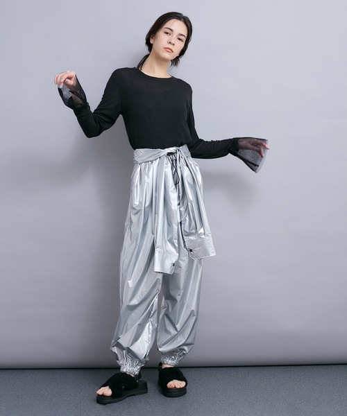 le cercle ADAM ET ROPE'(ルセルクルアダムエロペ)の「袖チュールカットソー(Tシャツ/カットソー・レディース・グリーン系その他2/ブラック/ホワイト・FREE)」の5枚目の写真