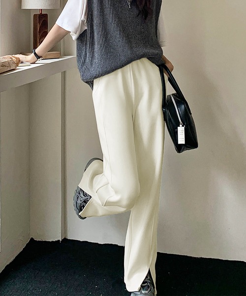 OSYAREVO(オシャレボ)の「スリット スウェット パンツ(スウェットパンツ・レディース・ベージュ/ネイビー/ブラック/オフホワイト・MEDIUM/LARGE/X-LARGE)」の2枚目の写真