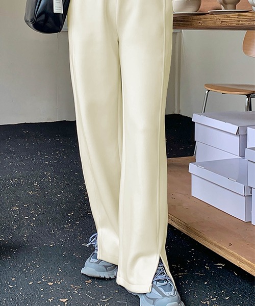 OSYAREVO(オシャレボ)の「スリット スウェット パンツ(スウェットパンツ・レディース・ベージュ/ネイビー/ブラック/オフホワイト・MEDIUM/LARGE/X-LARGE)」の5枚目の写真